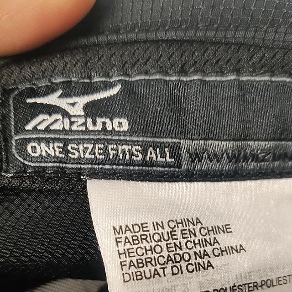 Mizuno Black Cap with Silver Accents - Picture 7 of 8